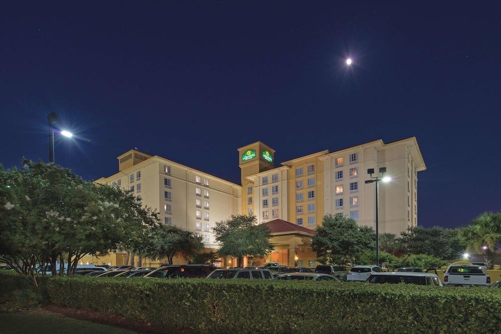 La Quinta By Wyndham San Antonio Airport Hotel Exterior foto